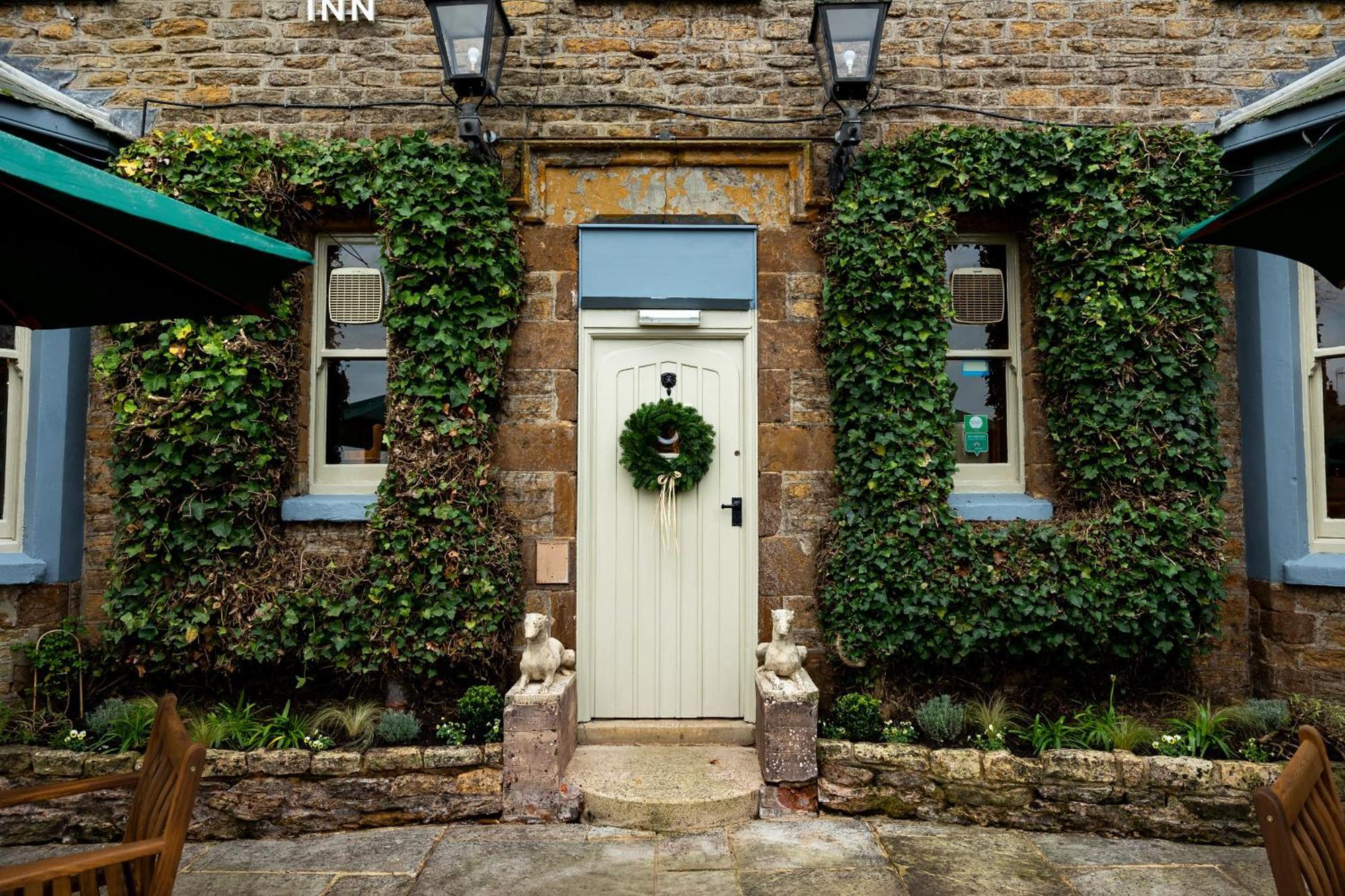 The Olde Coach House Inn آشبي سانت ليدجرز المظهر الخارجي الصورة