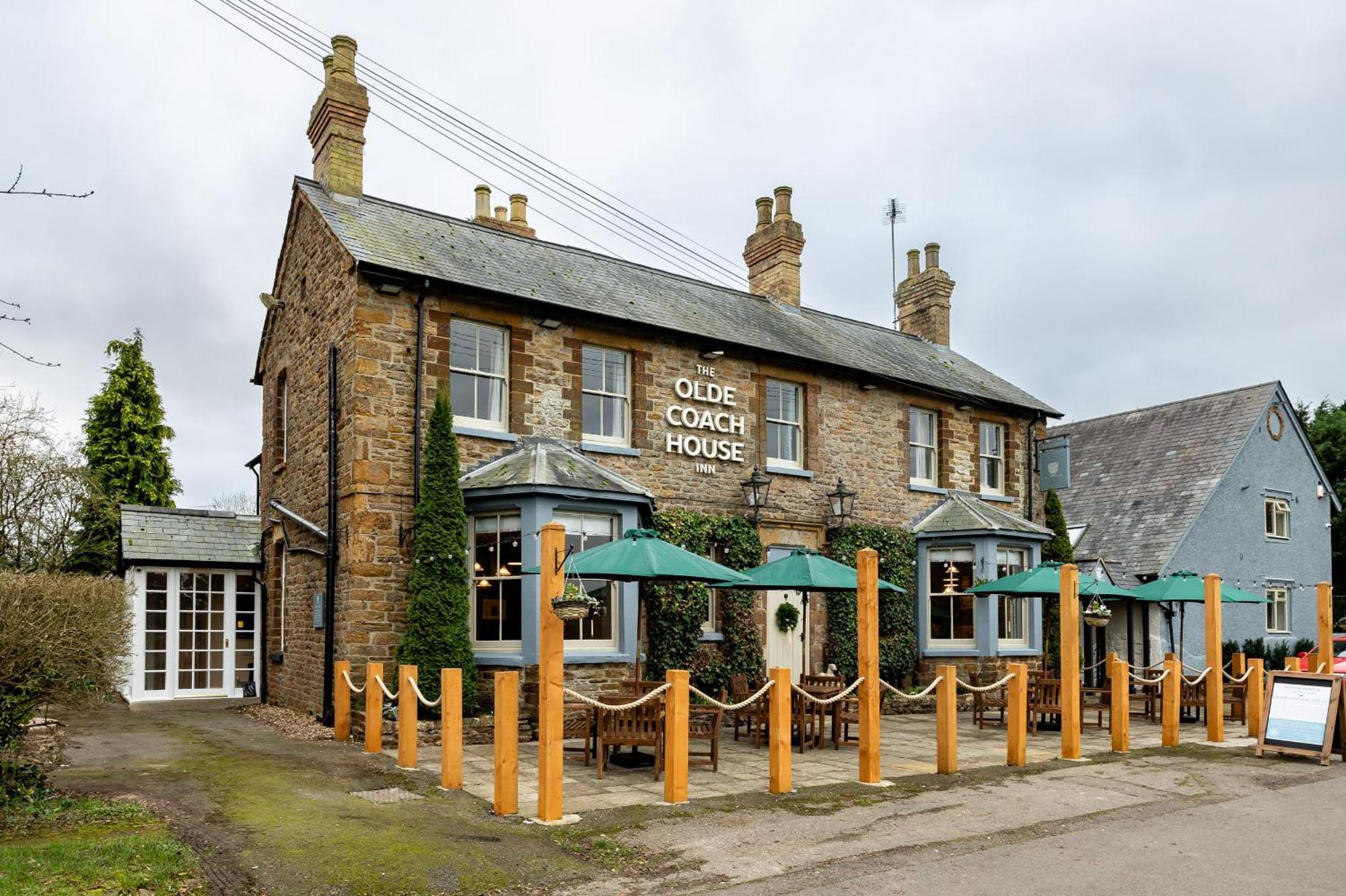 The Olde Coach House Inn آشبي سانت ليدجرز المظهر الخارجي الصورة