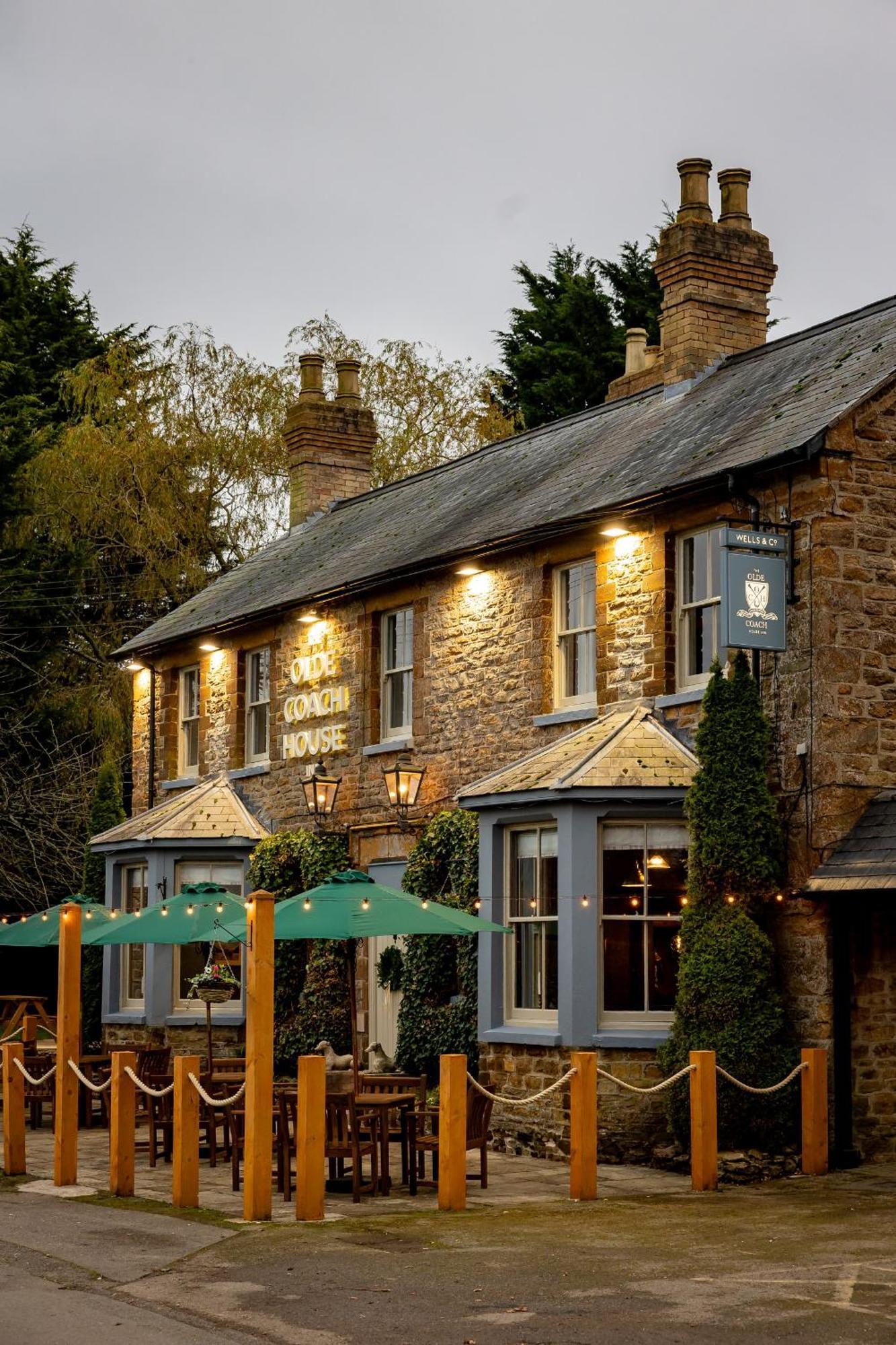 The Olde Coach House Inn آشبي سانت ليدجرز المظهر الخارجي الصورة